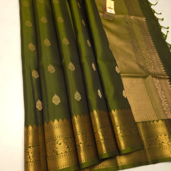 Pure handloom Silk Saree in Mehandi Green