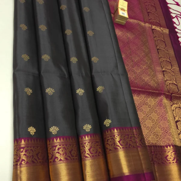 Pure handloom Silk Saree in Dark Navy Blue with Pink Border