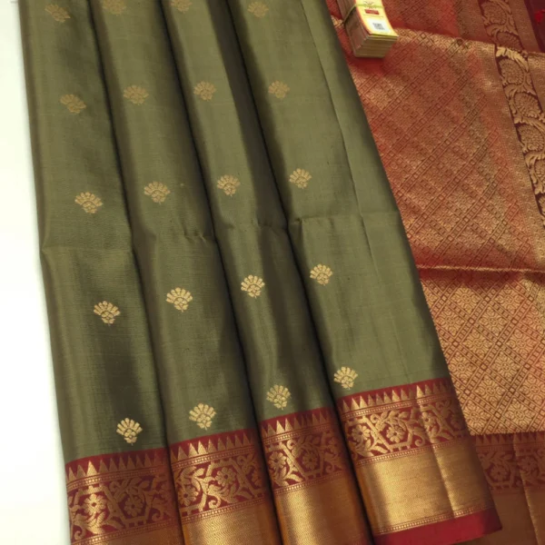Pure handloom Silk Saree in Gray With Red Border